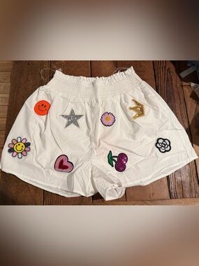 Entro White Sequin Patch Elastic Waist Shorts - Fun Applique Size Small New